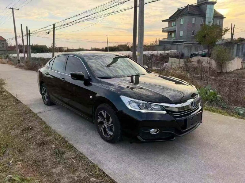 嘉兴18年本田雅阁2