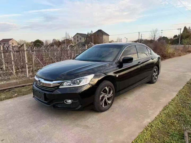 嘉兴18年本田雅阁3