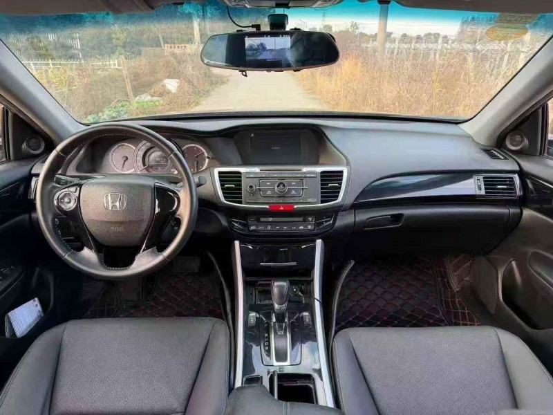 嘉兴18年本田雅阁4