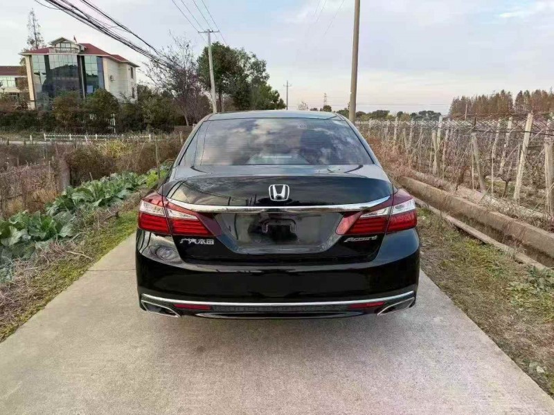 嘉兴18年本田雅阁7