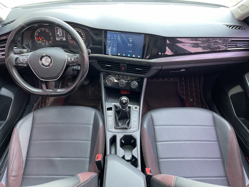 济宁19年大众宝来5