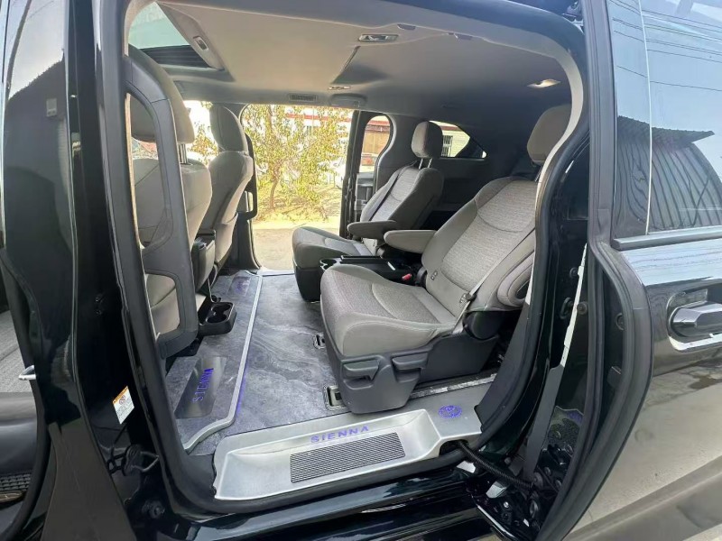 徐州23年丰田塞纳6