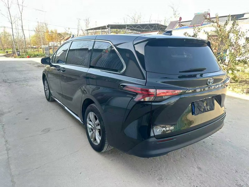 徐州23年丰田塞纳8