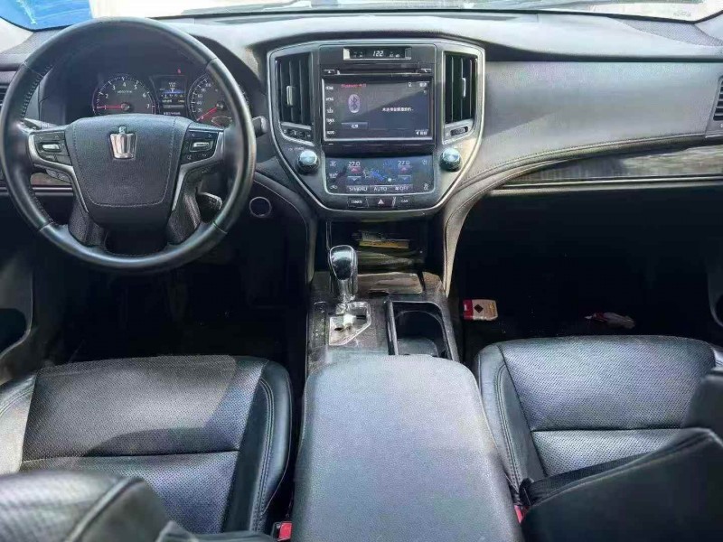 枣庄17年丰田皇冠5