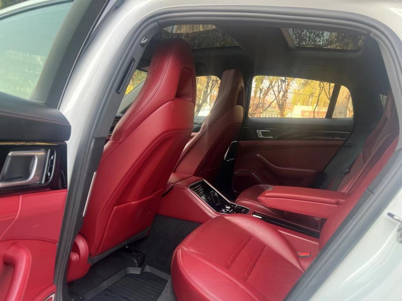 临沂18年保时捷帕拉梅拉4