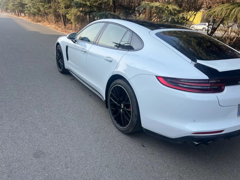 临沂18年保时捷帕拉梅拉7