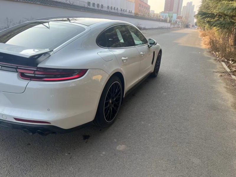 临沂18年保时捷帕拉梅拉8