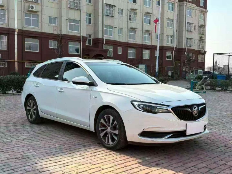 青岛18年别克阅朗2