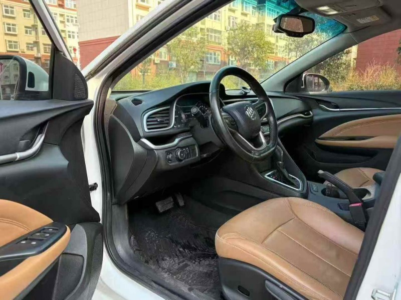 青岛18年别克阅朗4