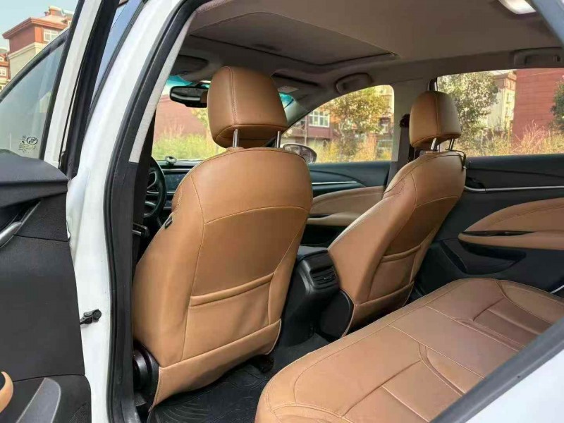 青岛18年别克阅朗5