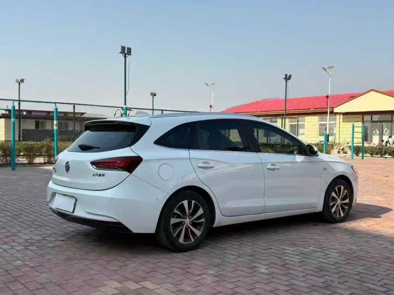 青岛18年别克阅朗9