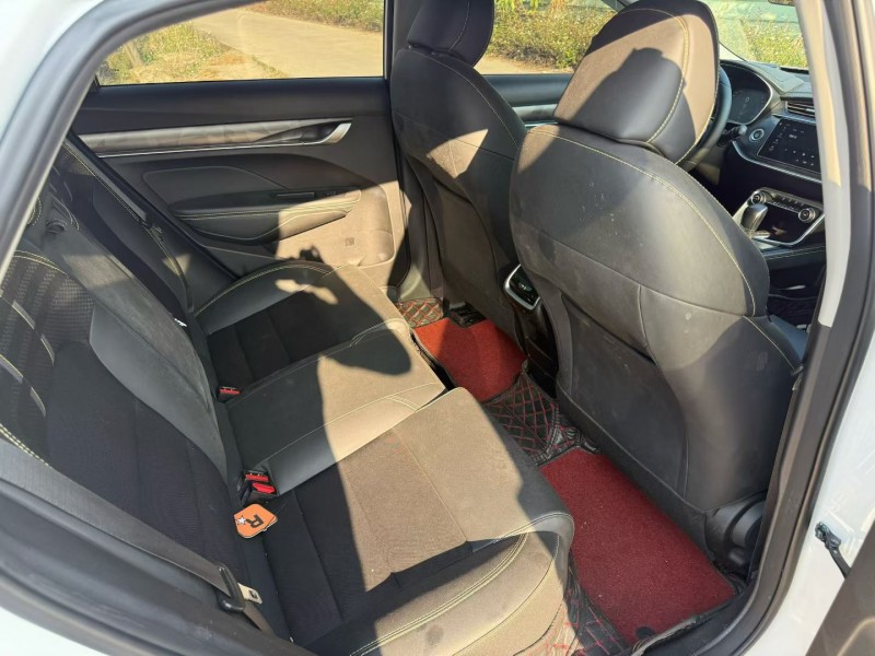 中山21年吉利缤瑞8