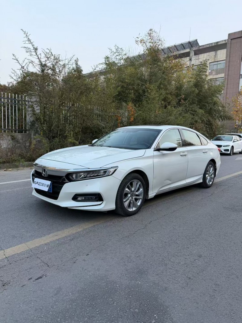 宿迁19年本田雅阁2