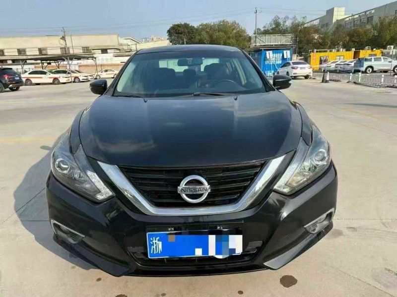 宁波18年日产天籁1