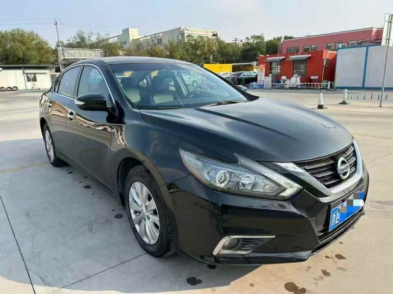 宁波18年日产天籁2