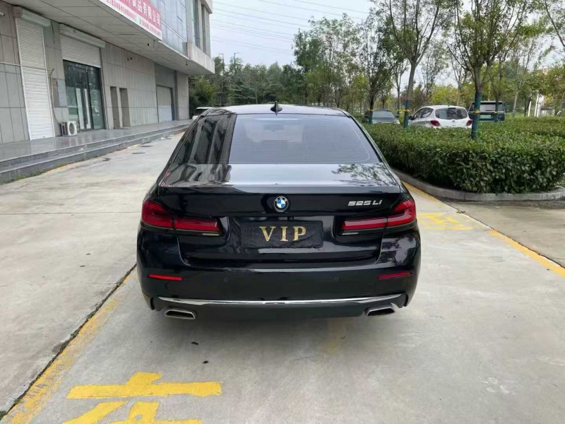 济宁21年宝马5系9