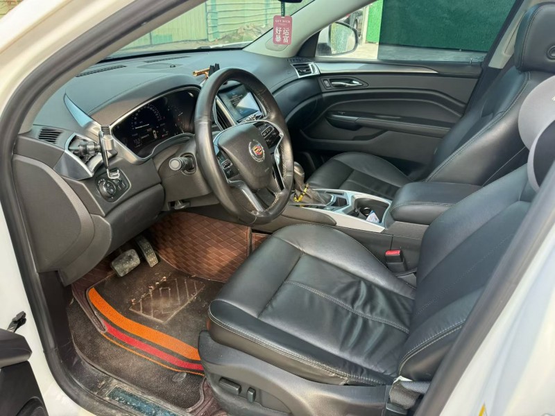 中山16年凯迪拉克SRX8
