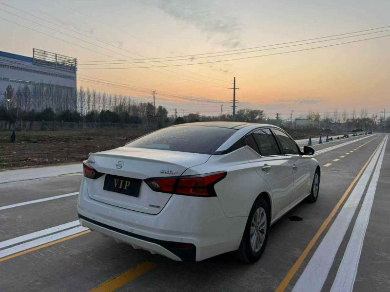 菏泽19年日产天籁8