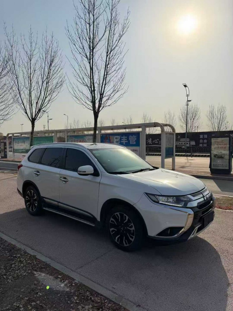 枣庄21年三菱欧蓝德3