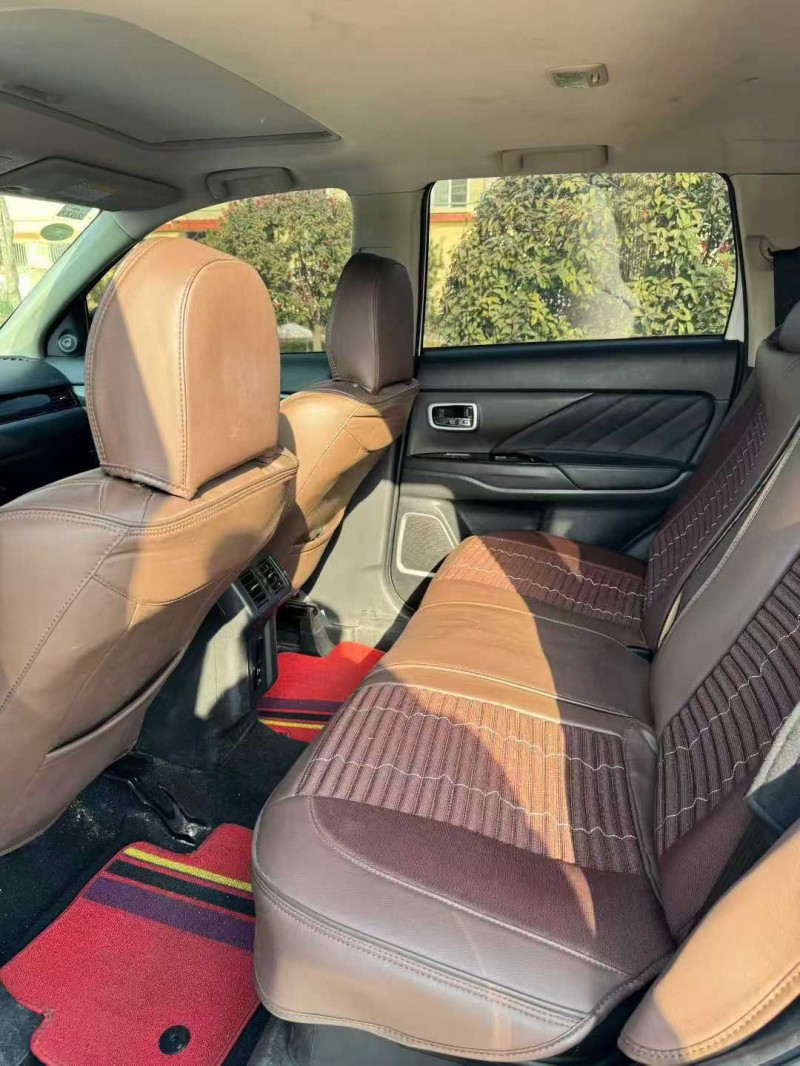 枣庄21年三菱欧蓝德5