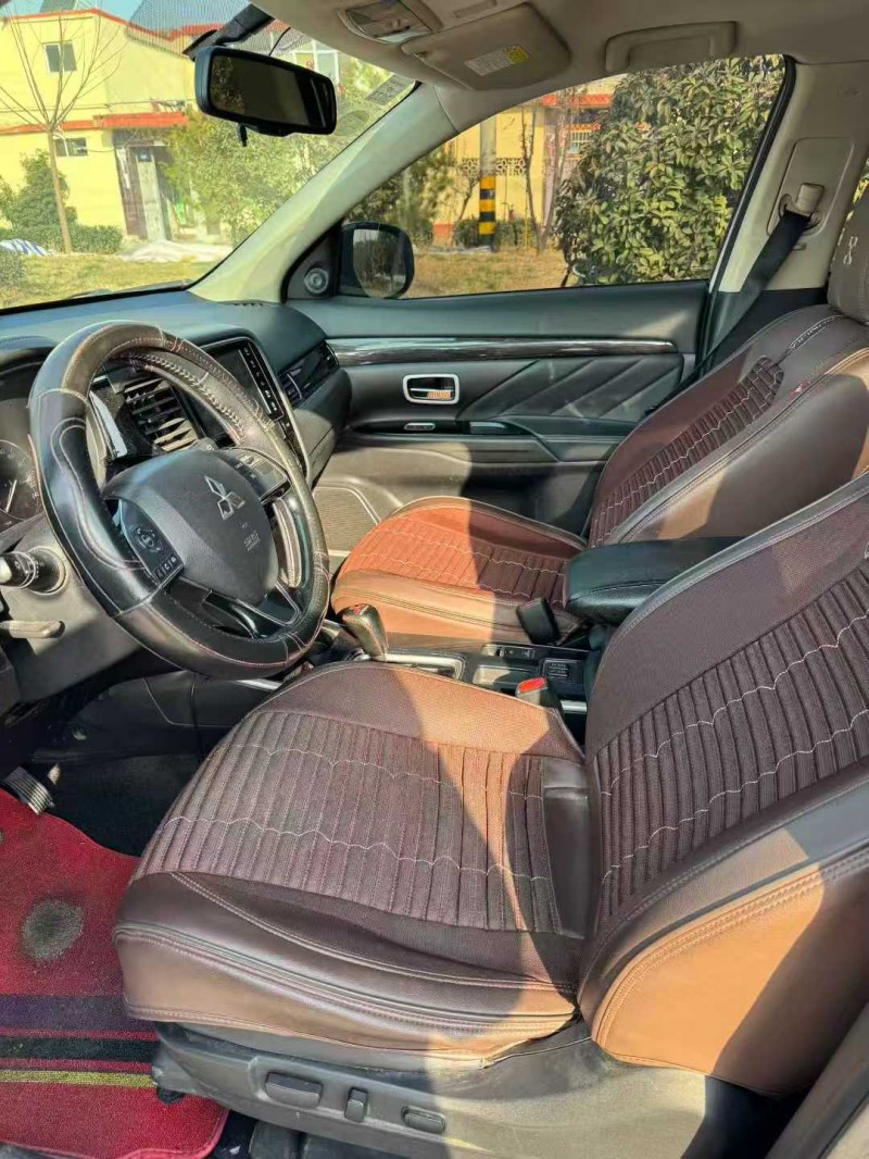 枣庄21年三菱欧蓝德6