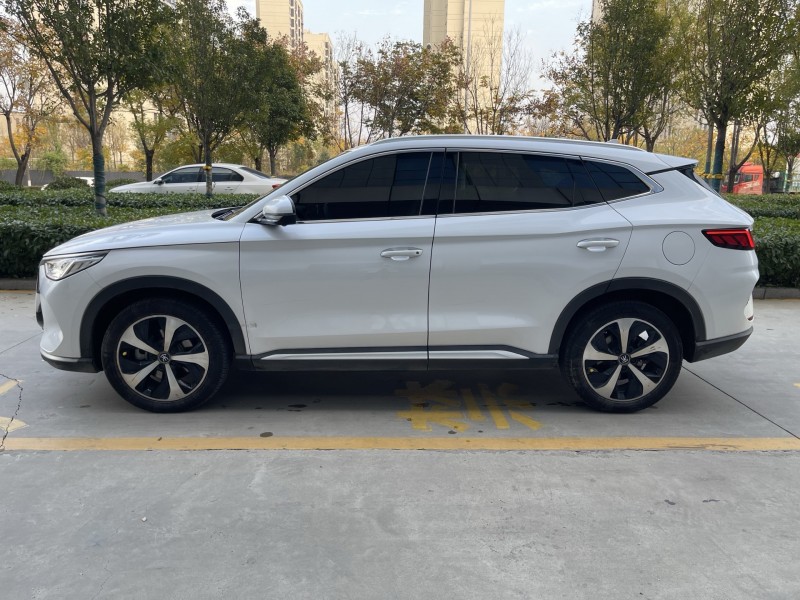 济宁23年比亚迪宋9