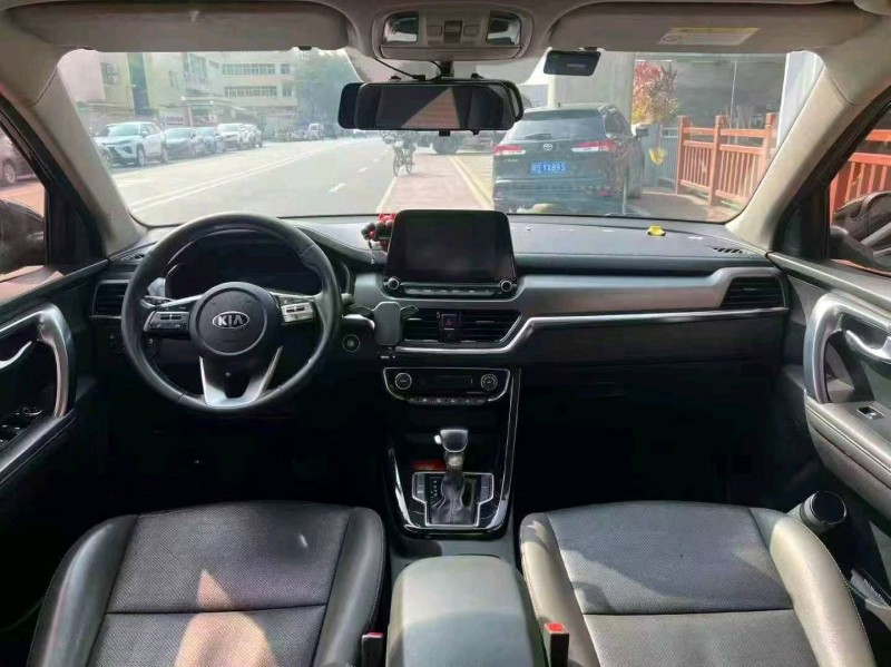 广州20年起亚智跑7