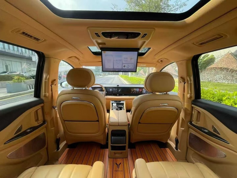 深圳24年岚图汽车梦想家4