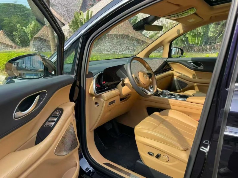 深圳24年岚图汽车梦想家6