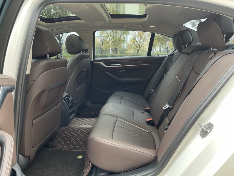 济宁22年宝马5系6