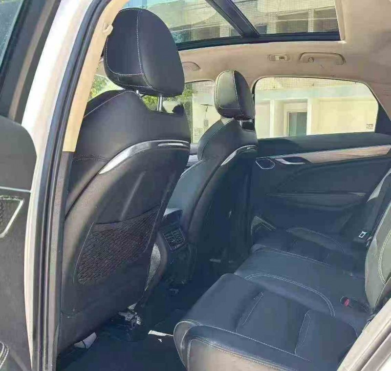 深圳20年吉利星越4