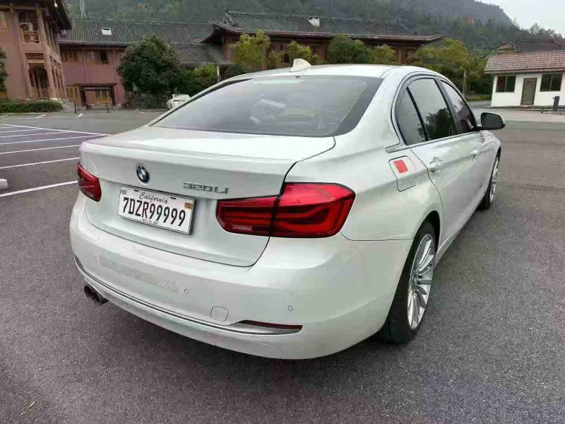 重庆17年宝马3系7