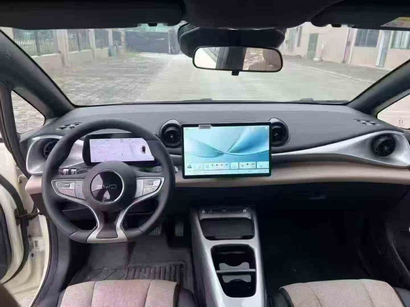 汕头25年比亚迪海豚4