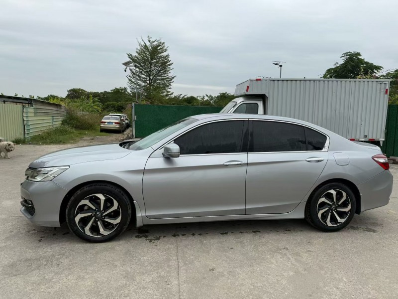 中山16年本田雅阁3