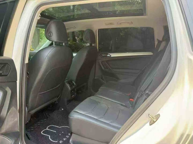 张家界20年大众途观4