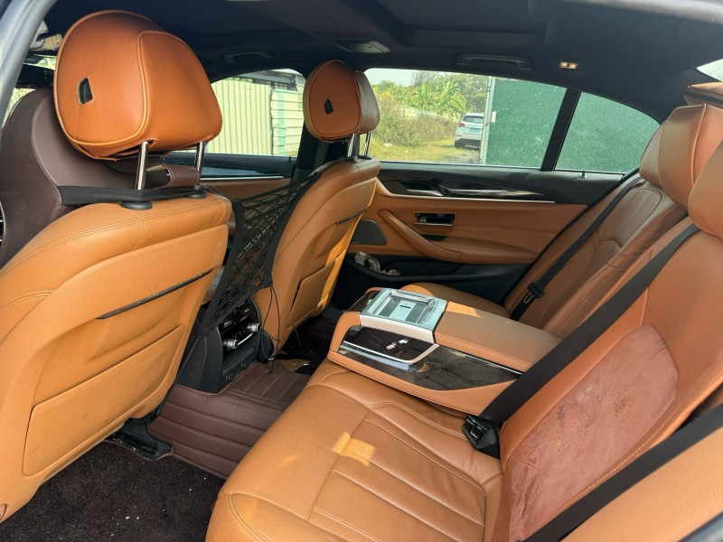 中山18年宝马5系8