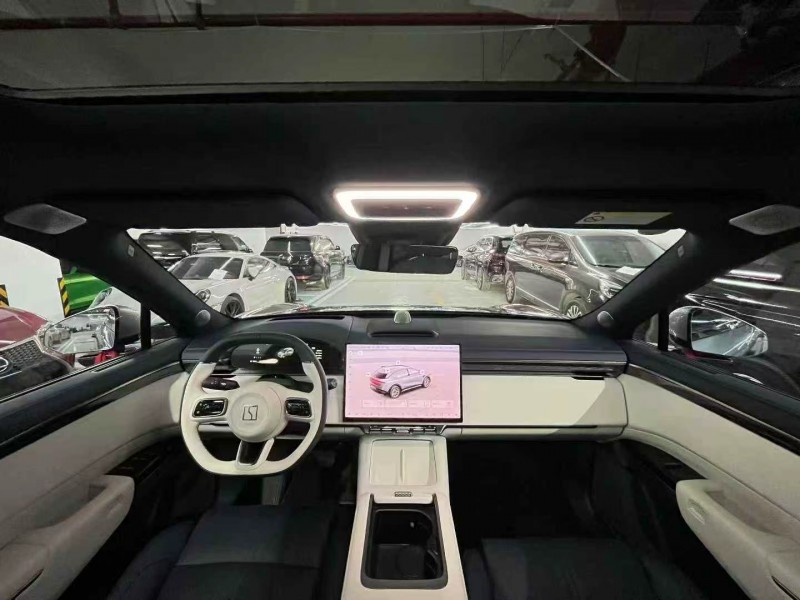 深圳25年极氪汽车7X5