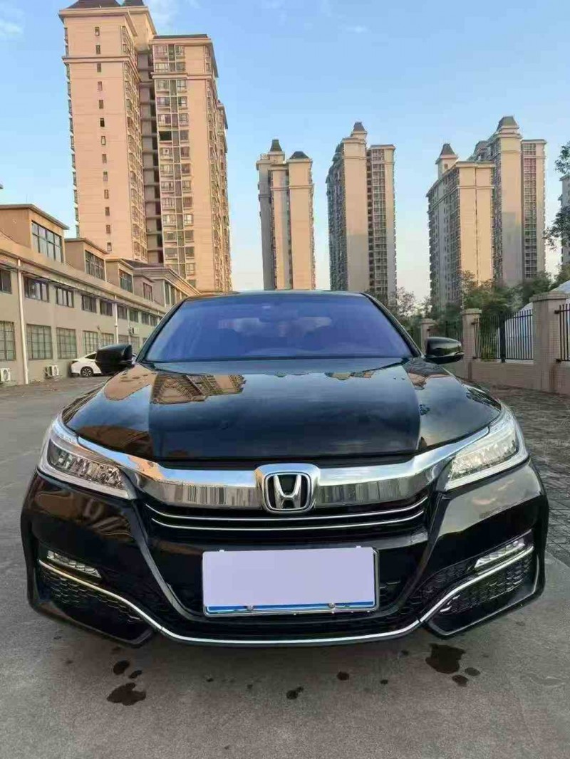 珠海17年本田雅阁1