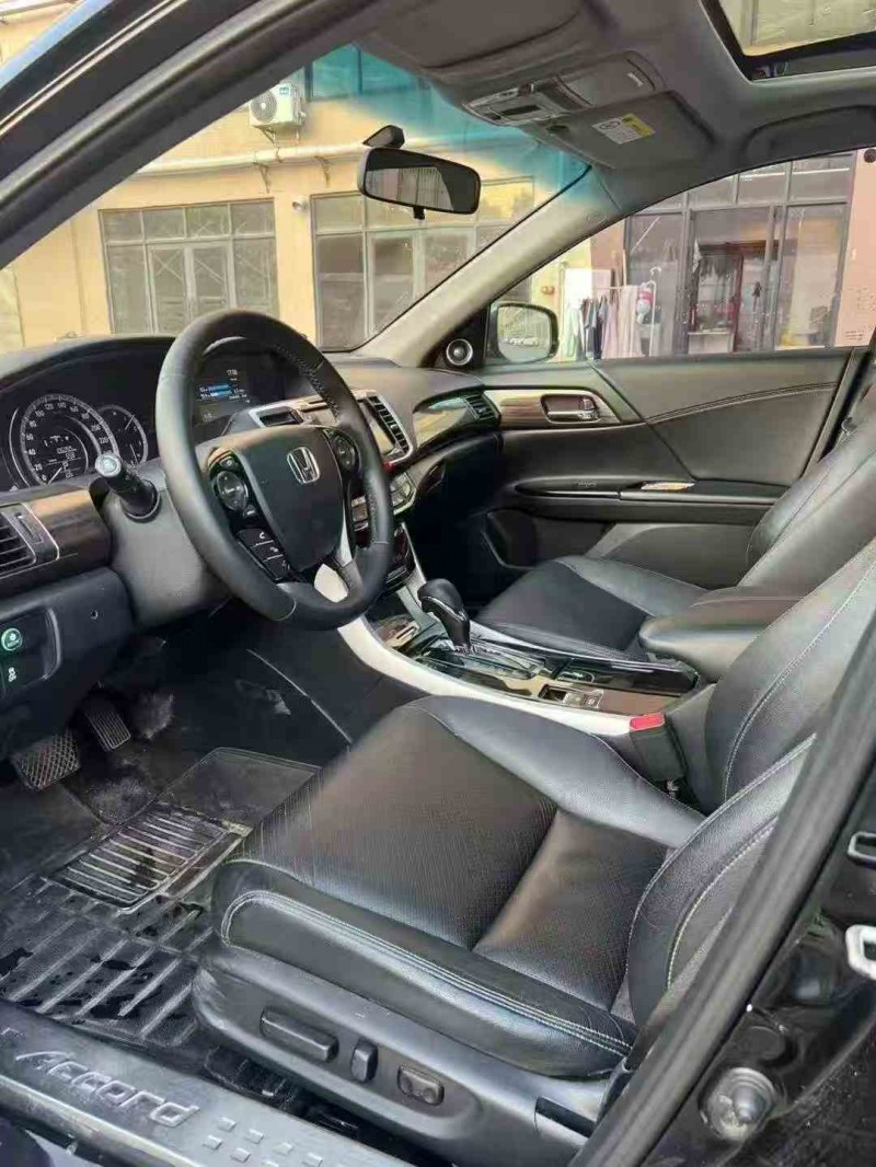 珠海17年本田雅阁4