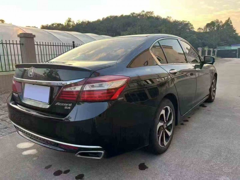 珠海17年本田雅阁8