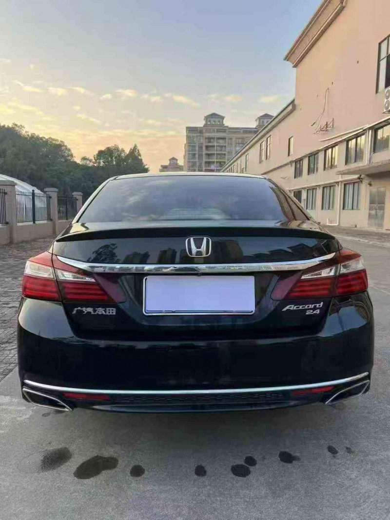 珠海17年本田雅阁9