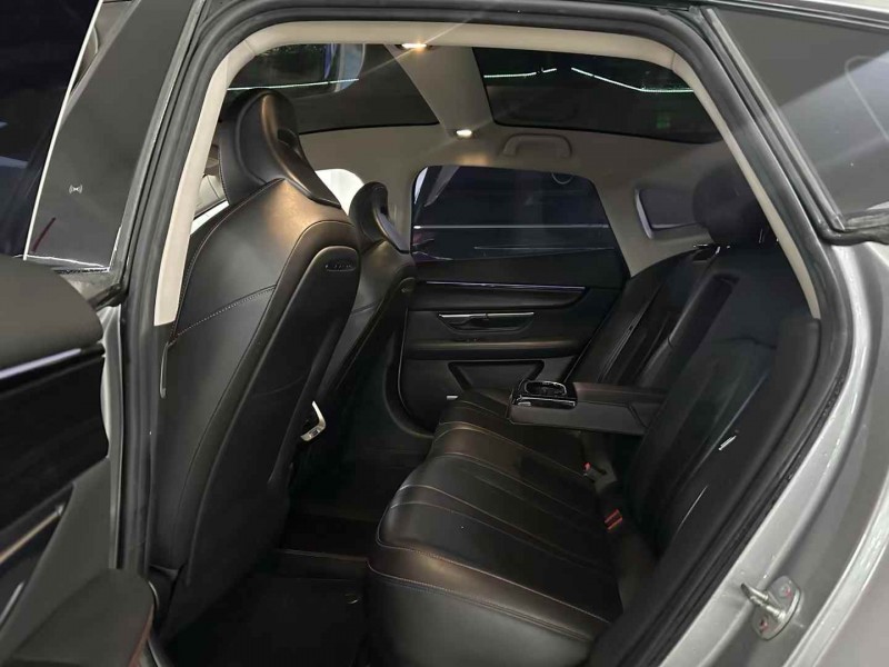 深圳22年小鹏汽车p76