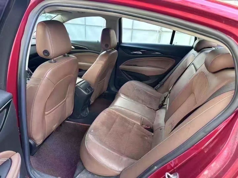 青岛18年别克君威5