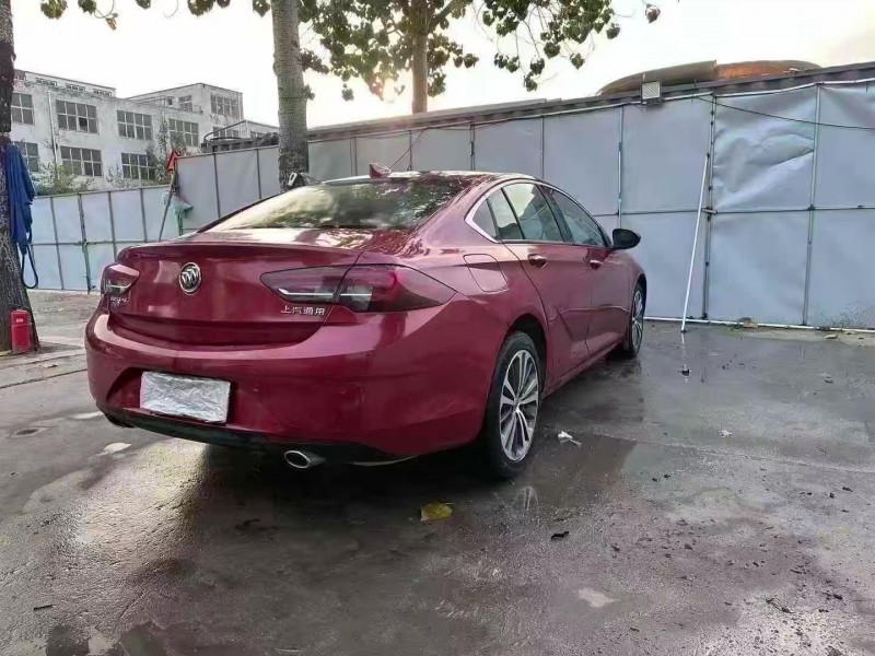 青岛18年别克君威8