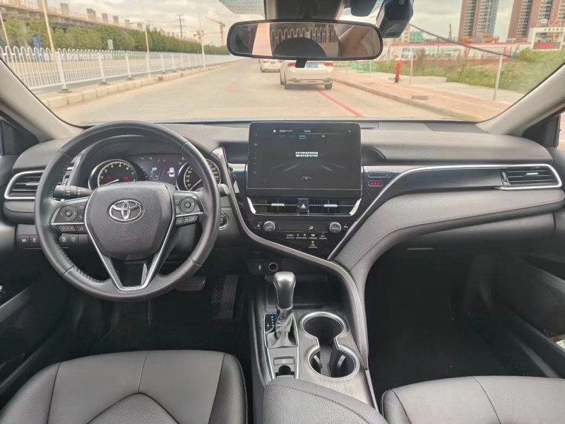 广州22年丰田凯美瑞7