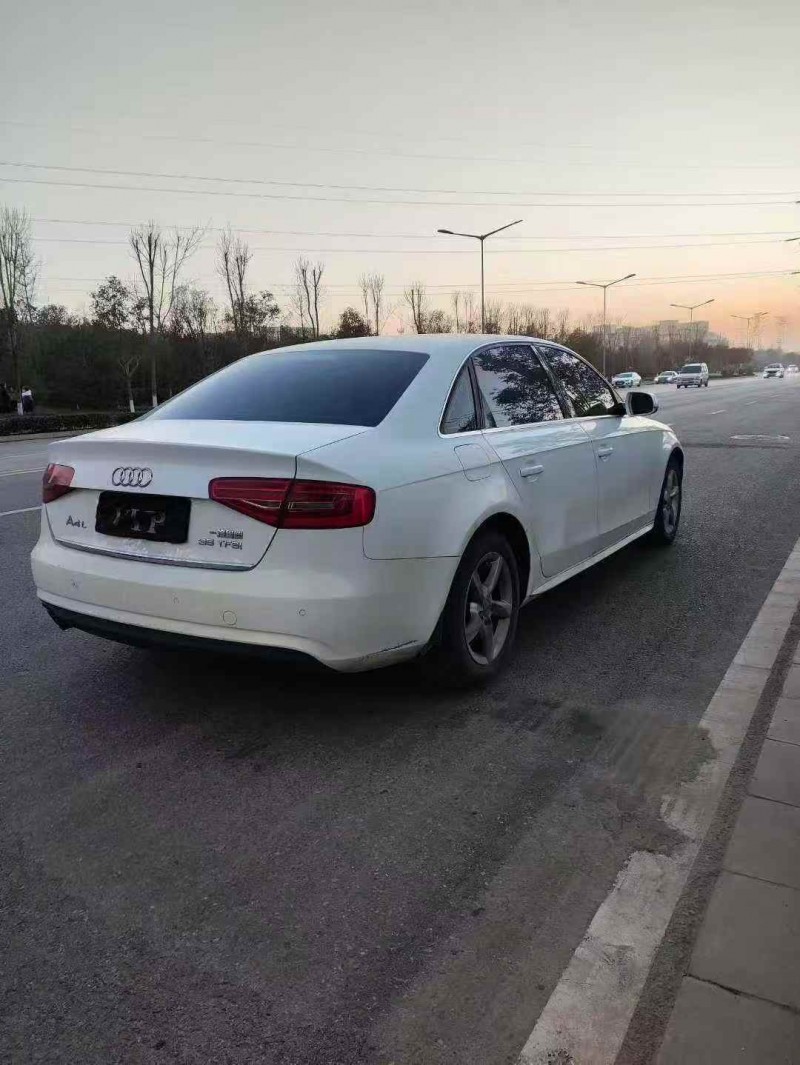 济宁12年奥迪A4L7