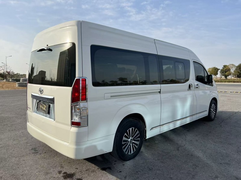 盐城22年丰田海狮9