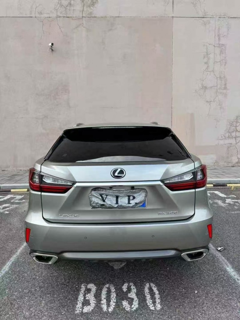 营口18年雷克萨斯RX7