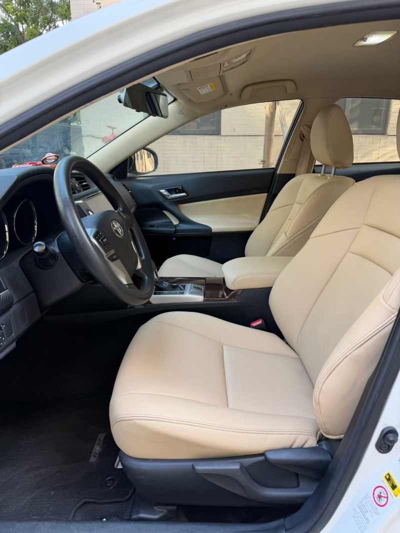 佛山14年丰田锐志6