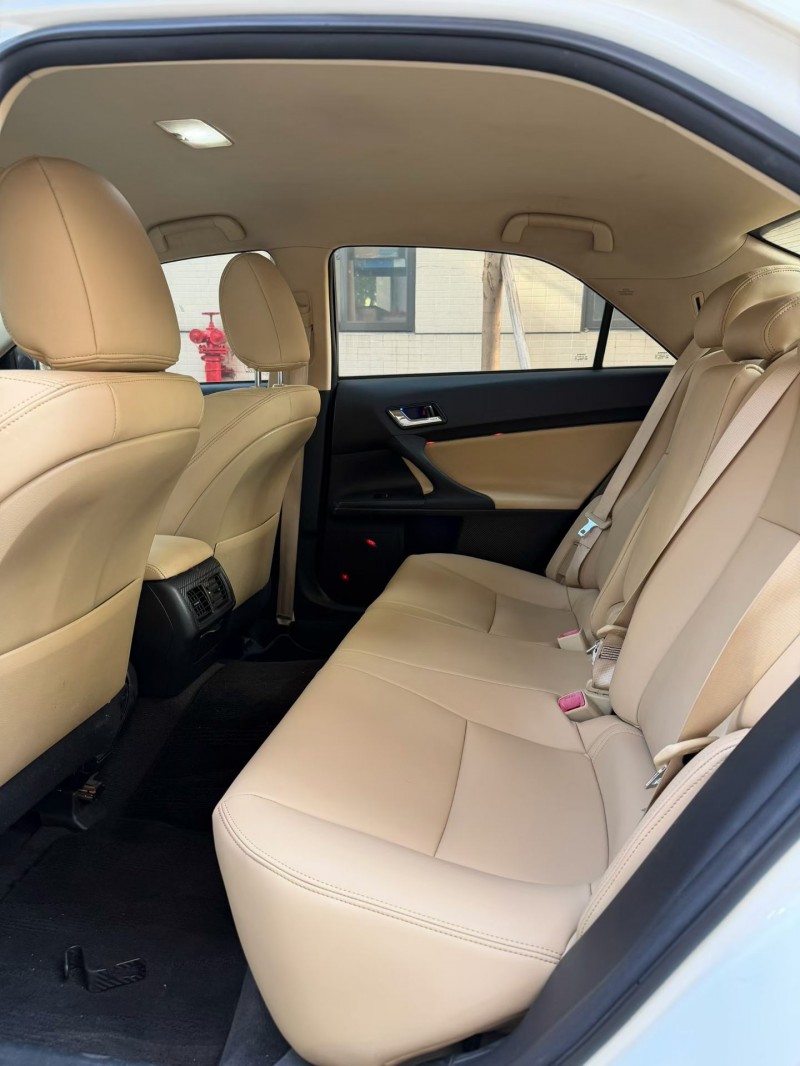 佛山14年丰田锐志9